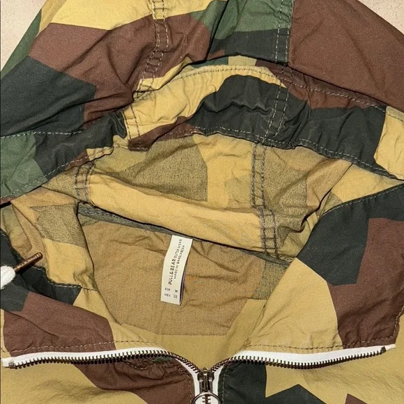 😎 Pull & BearGreen and Brown Camo Jacket